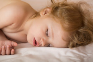 Melatonina: ¿sirve para hacer dormir a los niños?