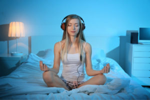 Cómo usar la música para prevenir el insomnio